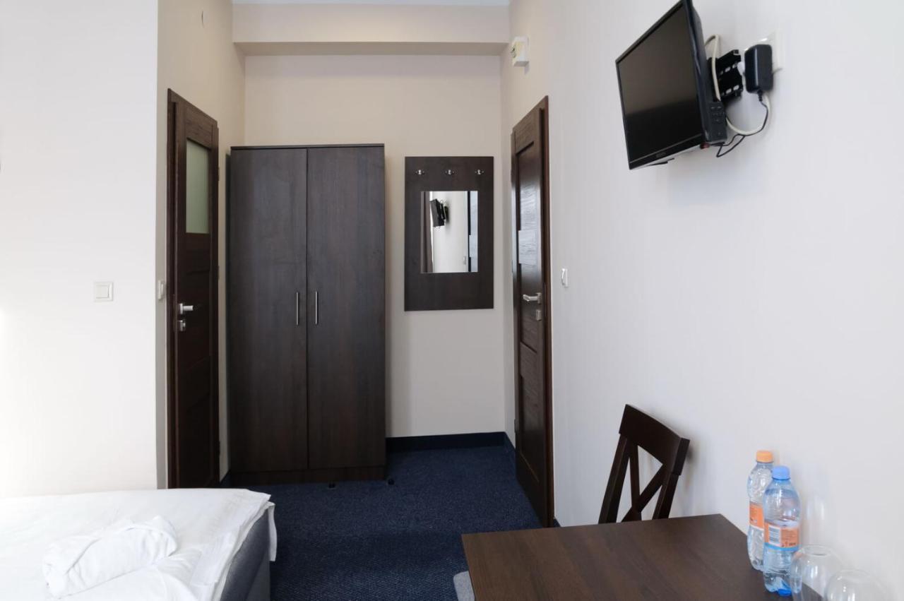 Baza Hotelowa Bobrowiecka 9 Varšava Exteriér fotografie